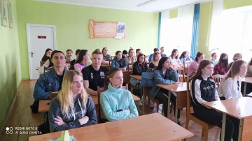 lUkVIza9dI4.jpg